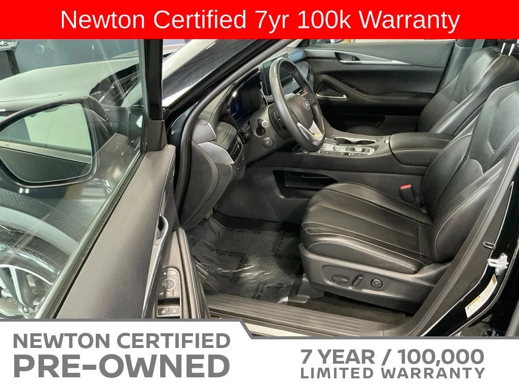 Certified Used 2025 Mineral Black INFINITI LUXE image 7