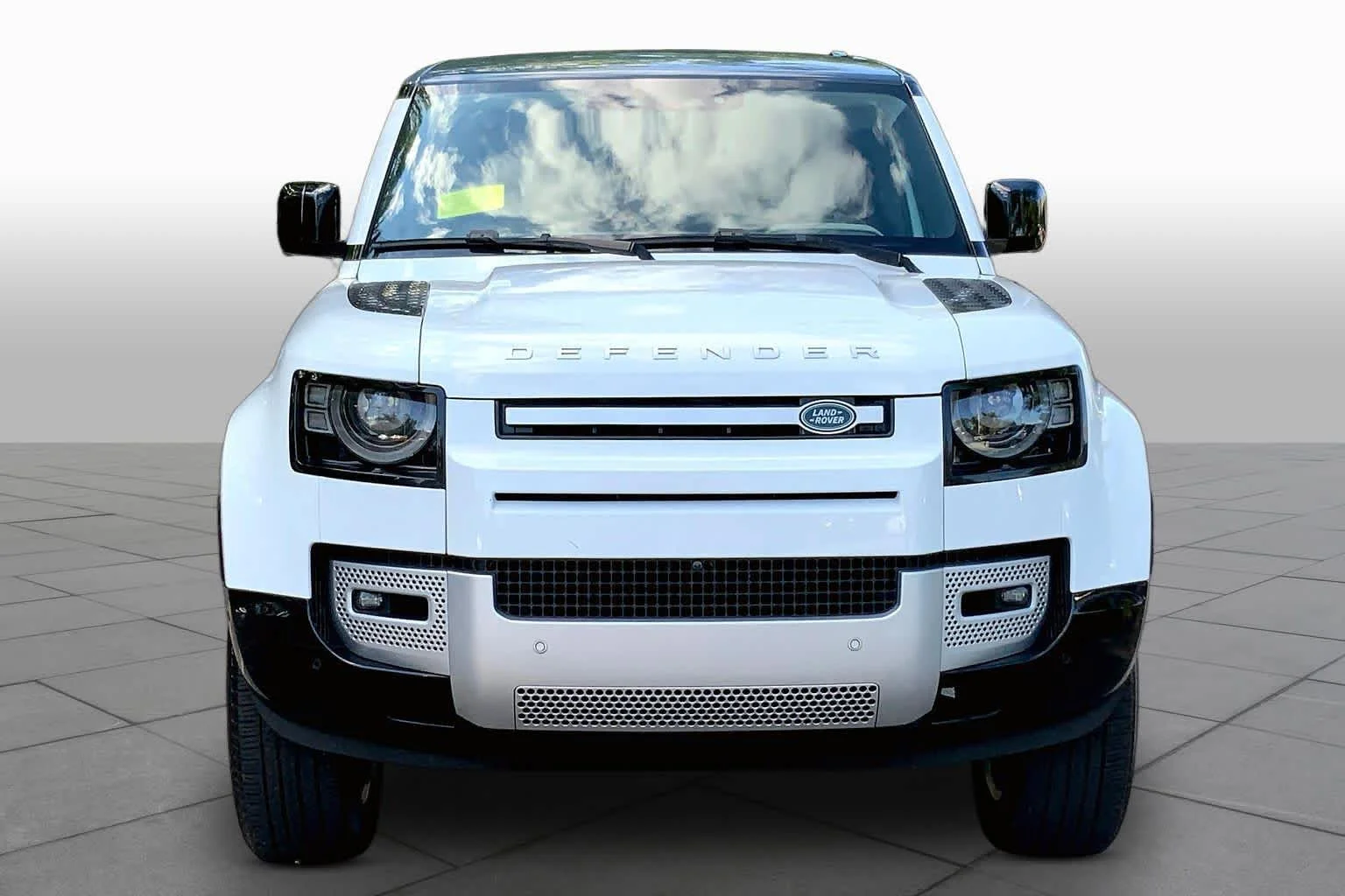 Used 2024 Fuji White Land Rover S image 4