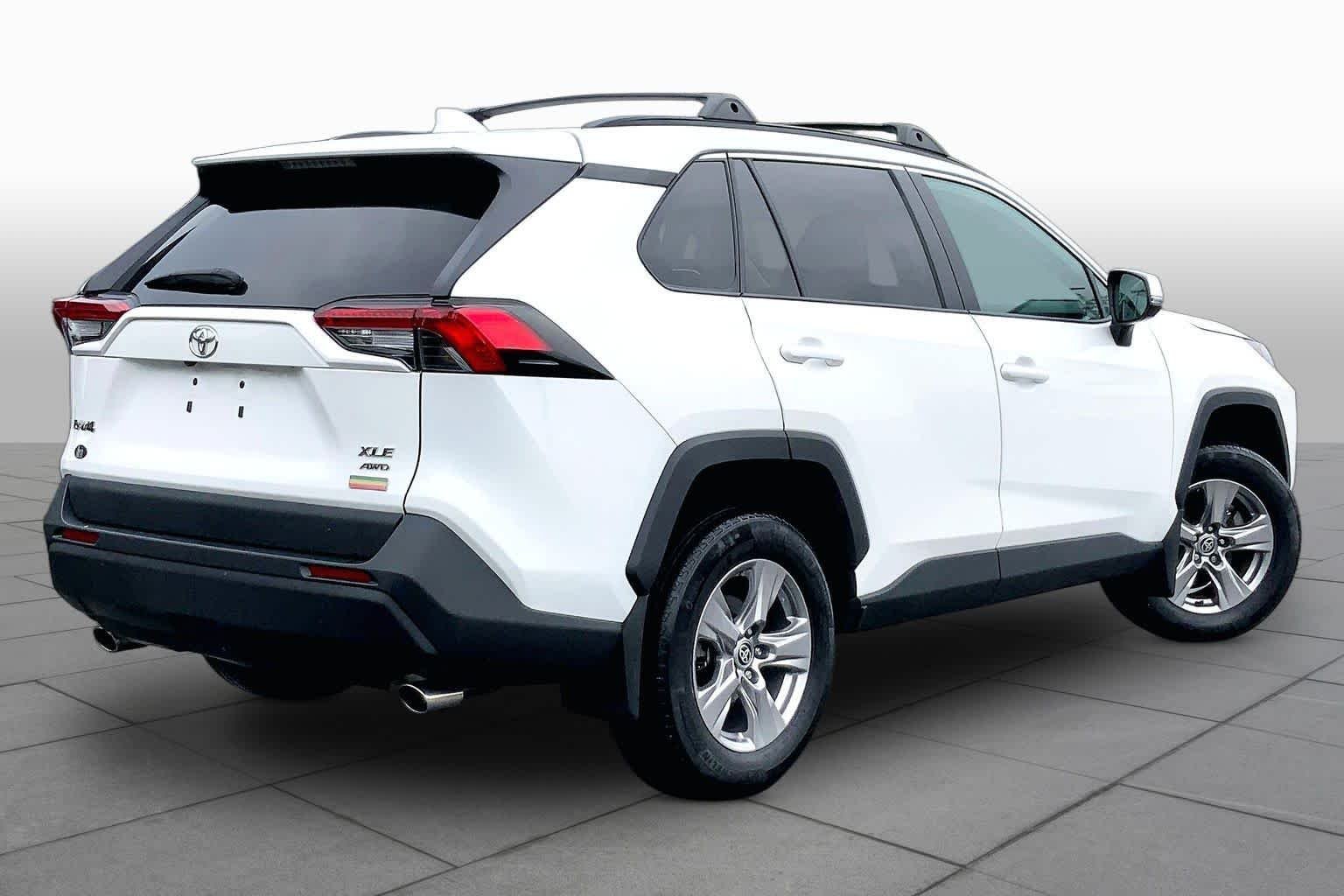 Used 2023 Ice Cap Toyota XLE image 13