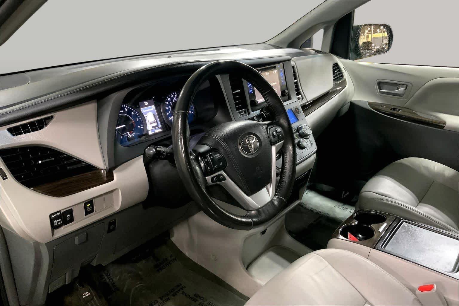 Used 2017 Midnight Black Metallic Toyota XLE Premium image 18