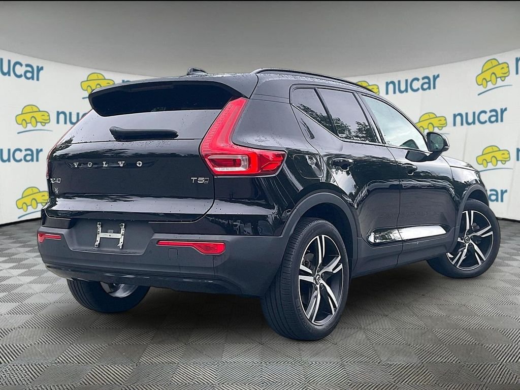 Used 2021 Black Volvo R-Design image 6