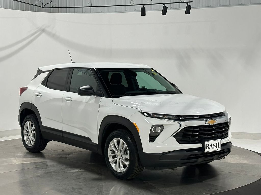 Used 2025 White Chevrolet LS image 36