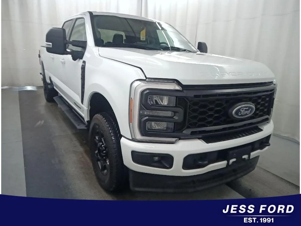 Used 2023 Oxford White Ford XLT image 4