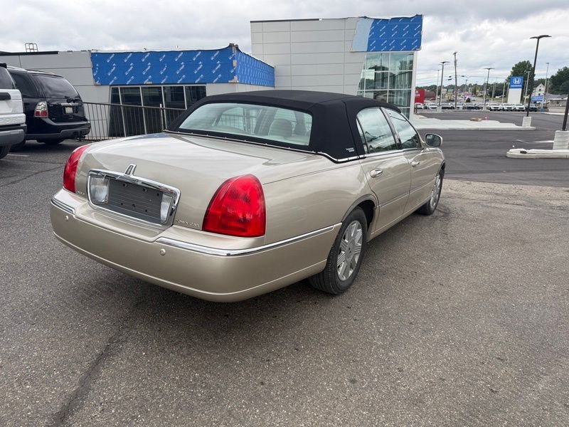 Used 2005 Beige Lincoln Signature image 8
