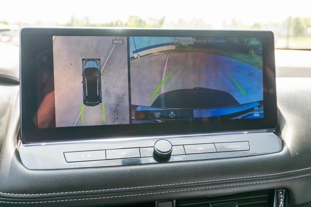 Used 2025 Blue Nissan Platinum image 29
