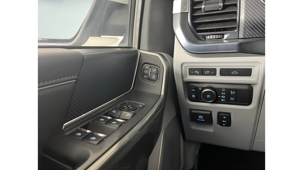 Used 2021 Star White Ford Limited image 23