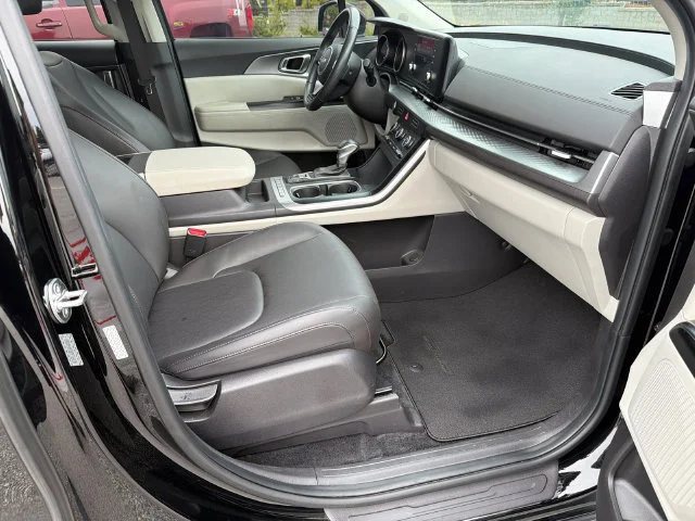 Used 2024 Black Kia LX Seat Package image 13