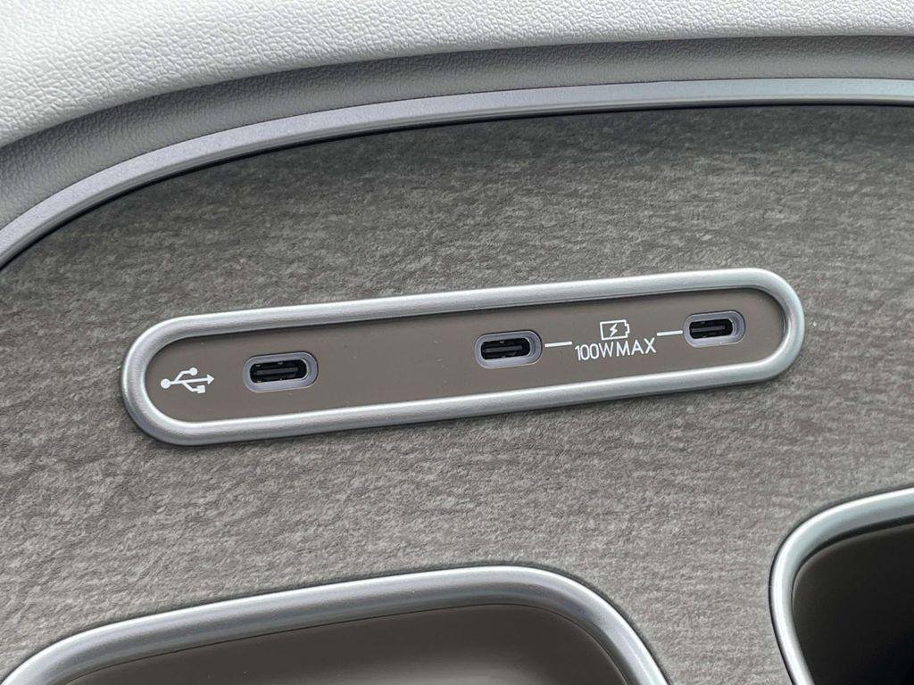 New 2026 White Hyundai SEL Premium 8P image 31