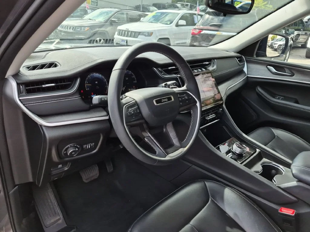 Used 2023 Gray Jeep Limited image 12