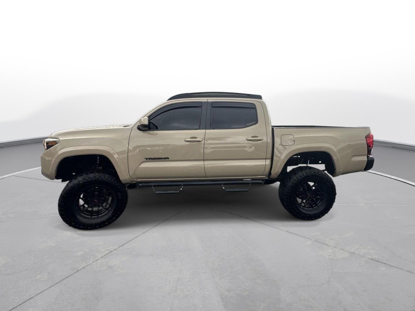 Used 2019 Quicksand Toyota SR5 image 9