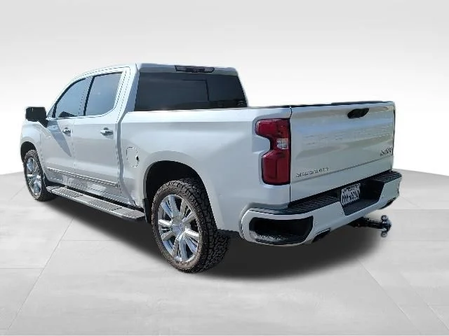 Used 2022 Beige Chevrolet High Country image 5