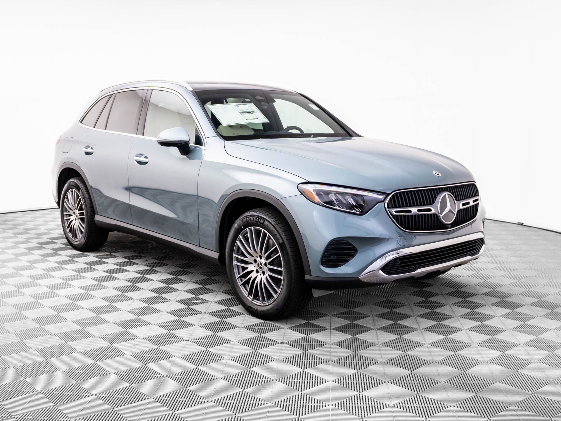 Used 2026 Silver Mercedes-Benz GLC 300 image 9