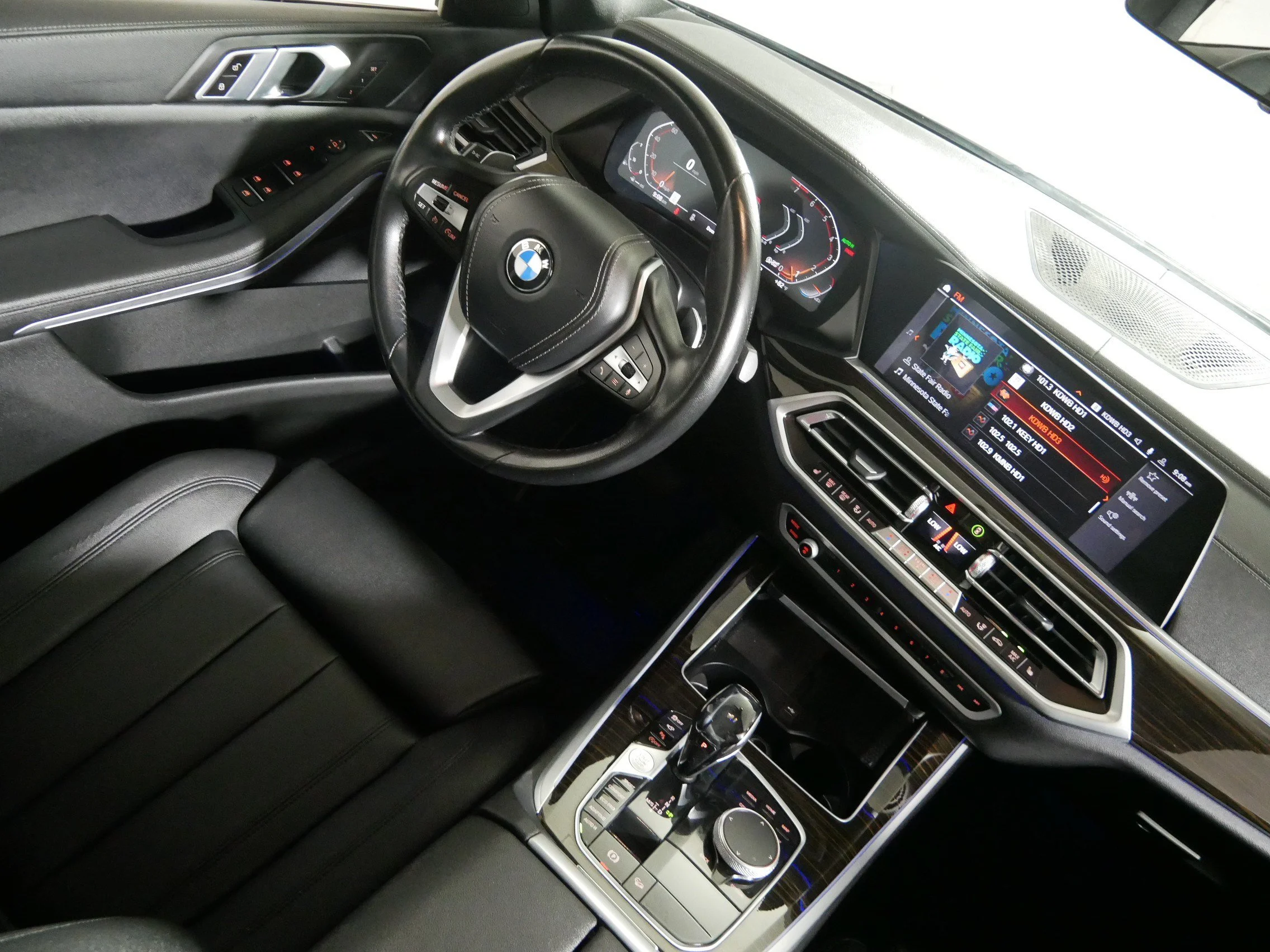 Used 2020 Jet Black BMW xDrive40i image 9