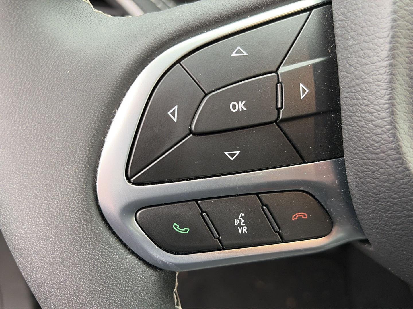 Used 2026 Diamond Black Crystal Pearlcoat Chrysler Select image 15