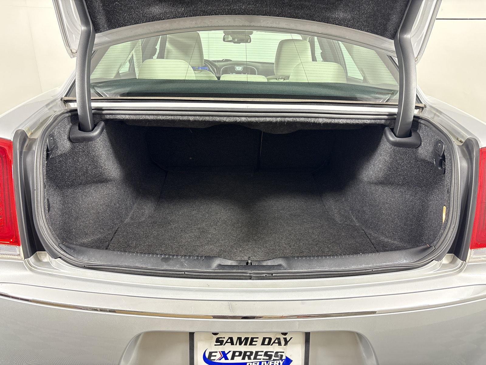 Used 2020 Silver Mist Clearcoat Chrysler Touring L image 19