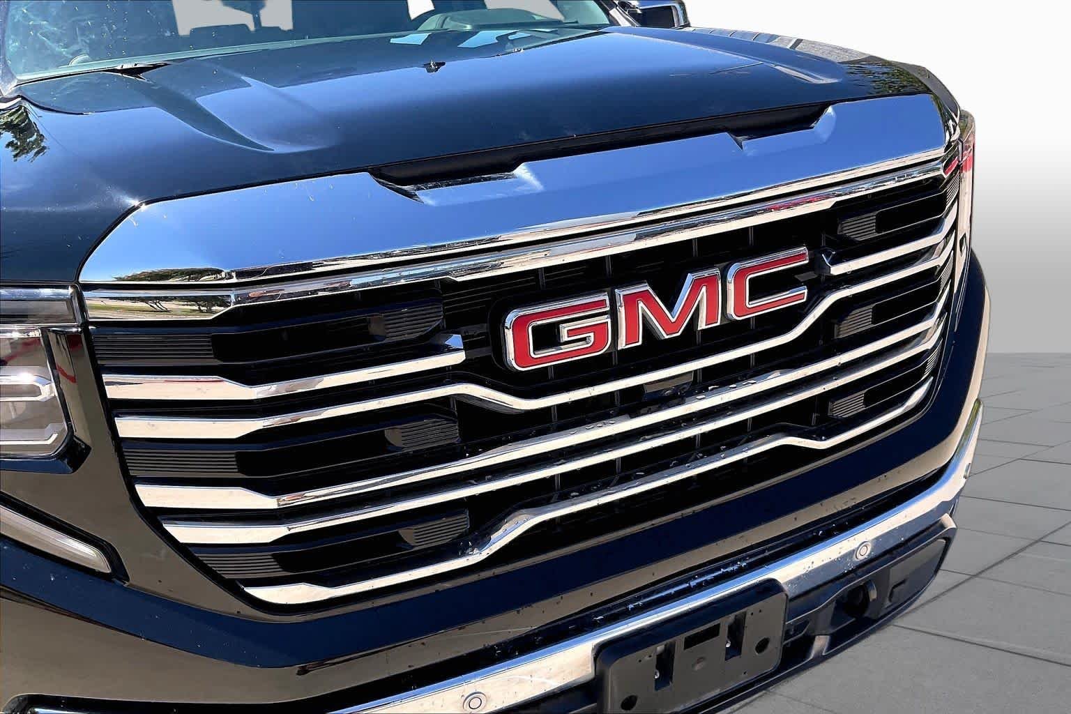 Used 2026 Onyx Black GMC SLT image 30