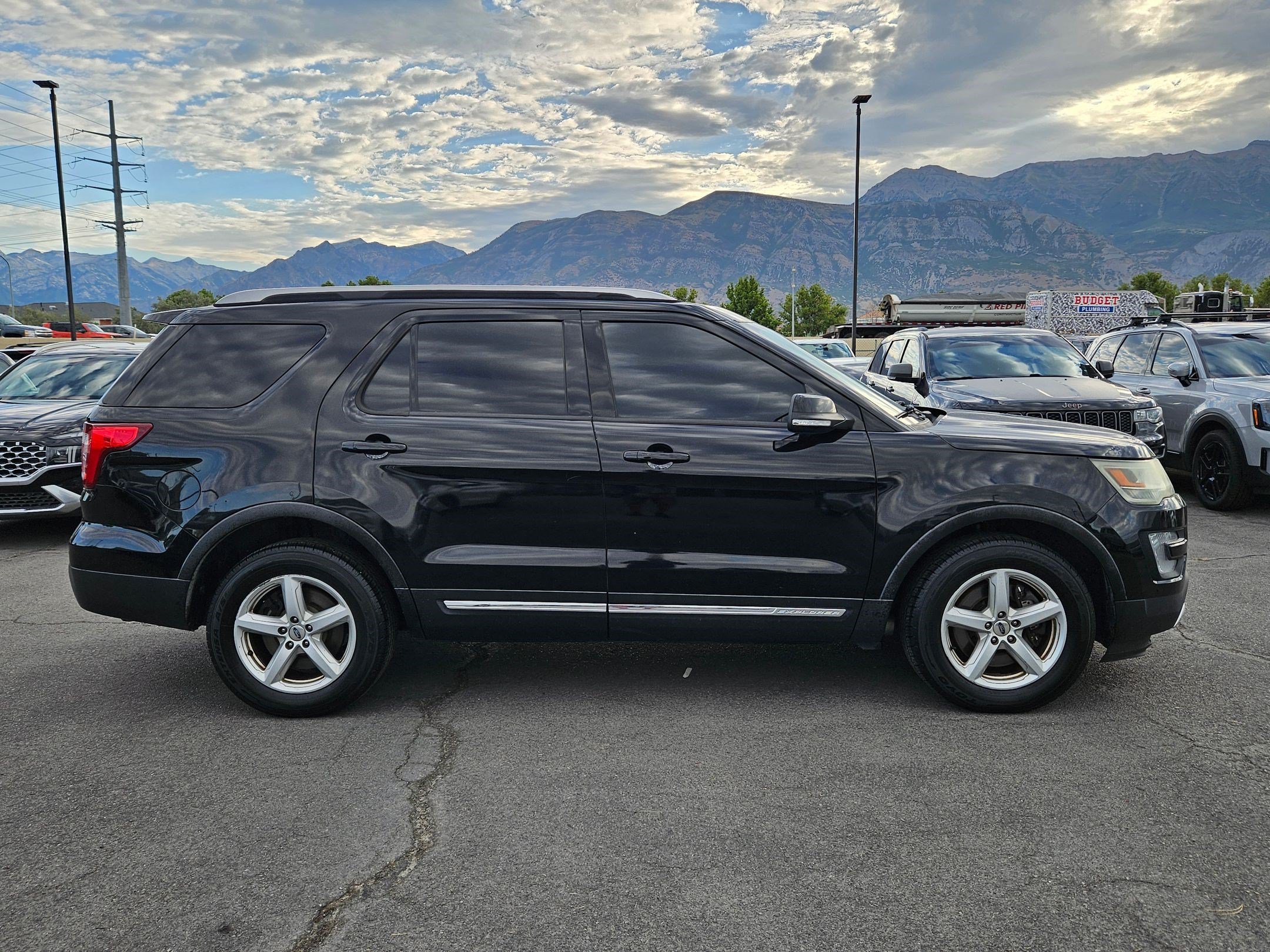 Used 2017 Shadow Black Ford XLT image 2