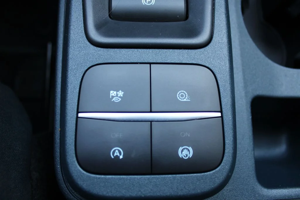 Used 2024  Ford Lariat image 25