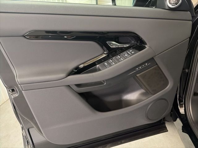 New 2026 Santorini Black Land Rover Dynamic image 8
