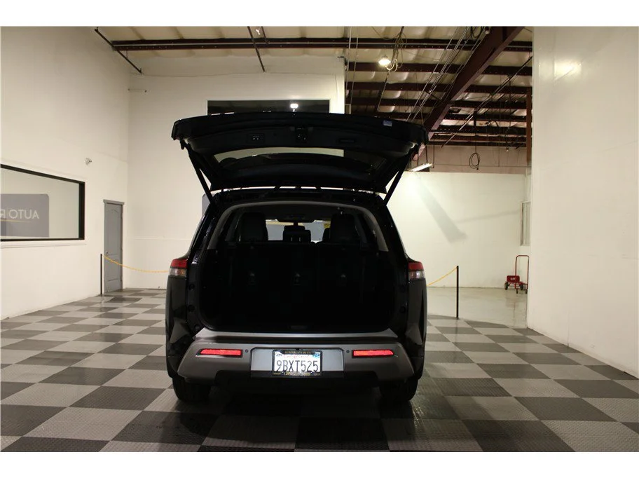 Used 2022 Super Black Nissan SL image 18