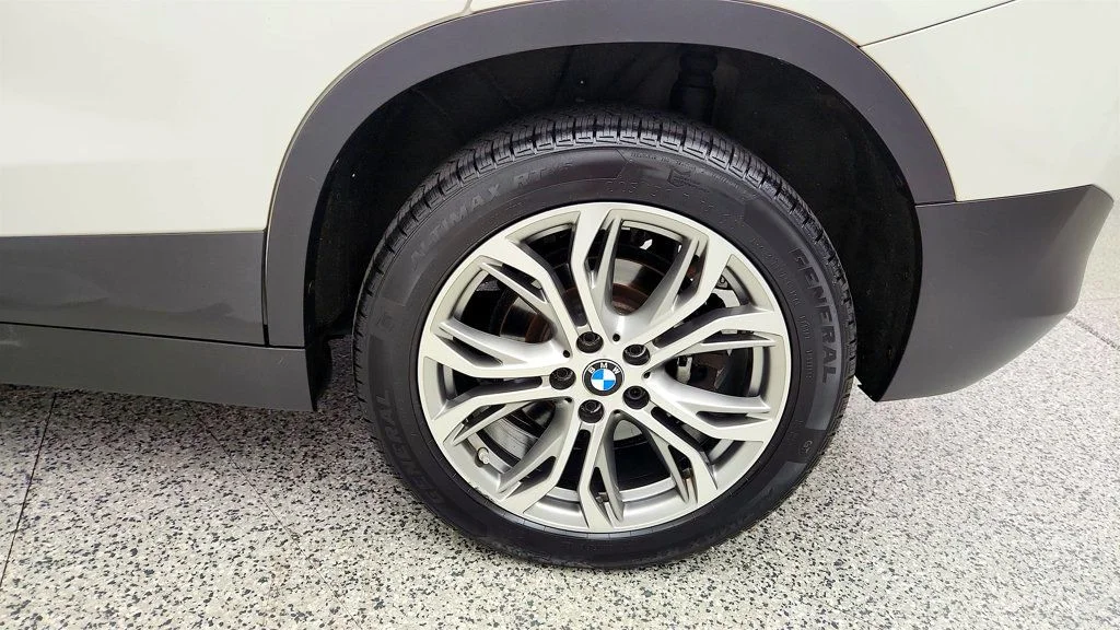 Used 2020 Alpine White BMW xDrive28i Sports Activity Coupe w/ Premium Package image 9