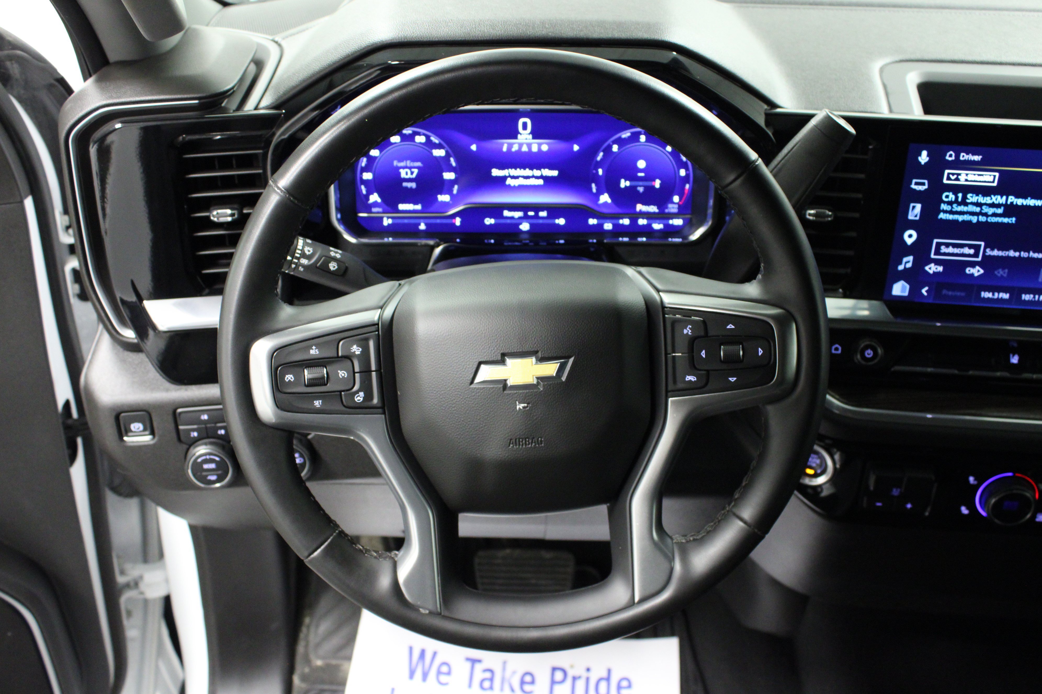 Used 2025 White Chevrolet LT image 17