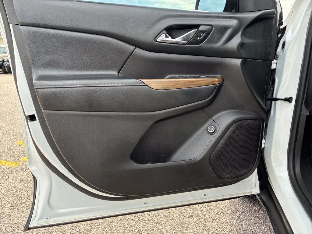 Used 2017 White GMC SLE-2 image 20