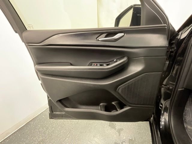 Used 2023 Black Jeep Altitude image 9