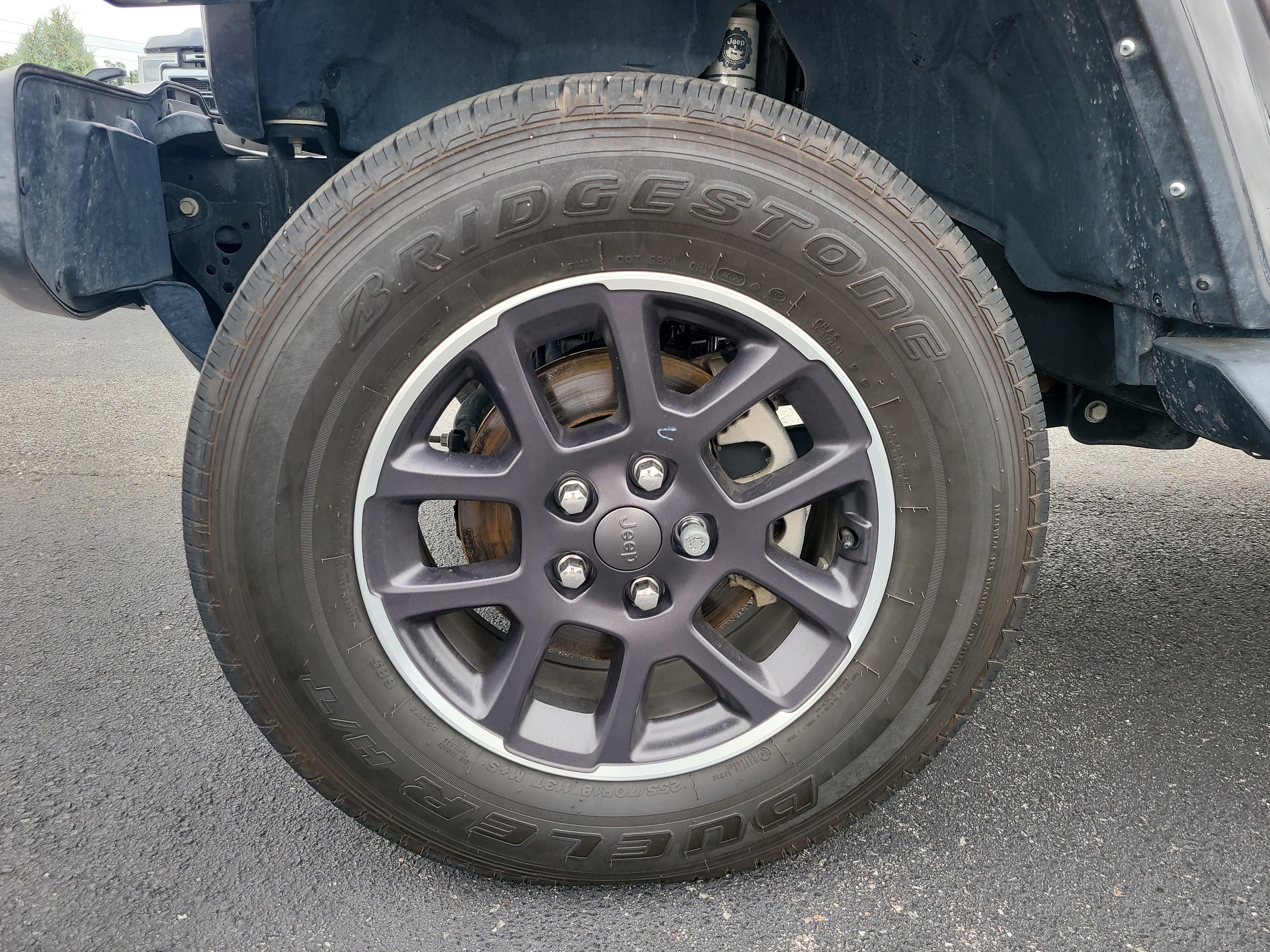 Used 2022 Granite Crystal Metallic Clearcoat Jeep Overland image 10