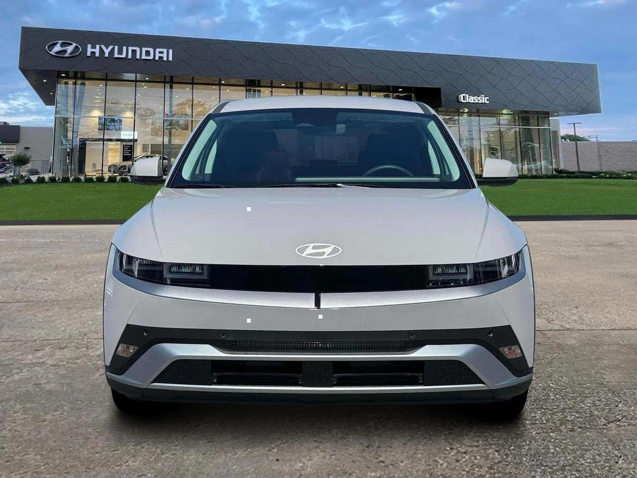 New 2025 Cyber Gray Hyundai SE image 12