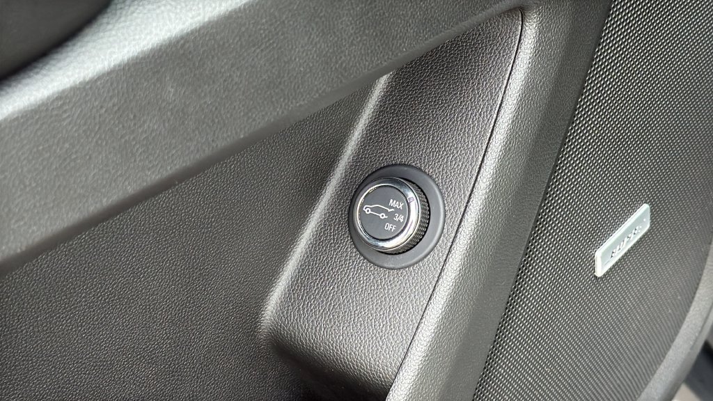 Used 2022 SILVER ICE METALLIC Chevrolet RS image 22