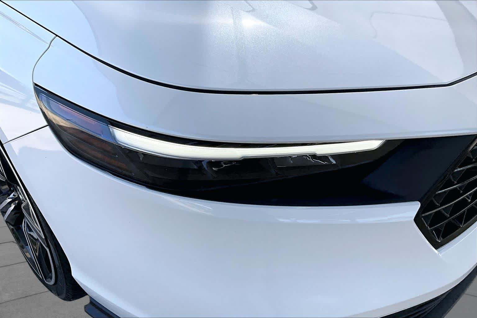 Used 2023 Platinum White Pearl Honda Sport image 28