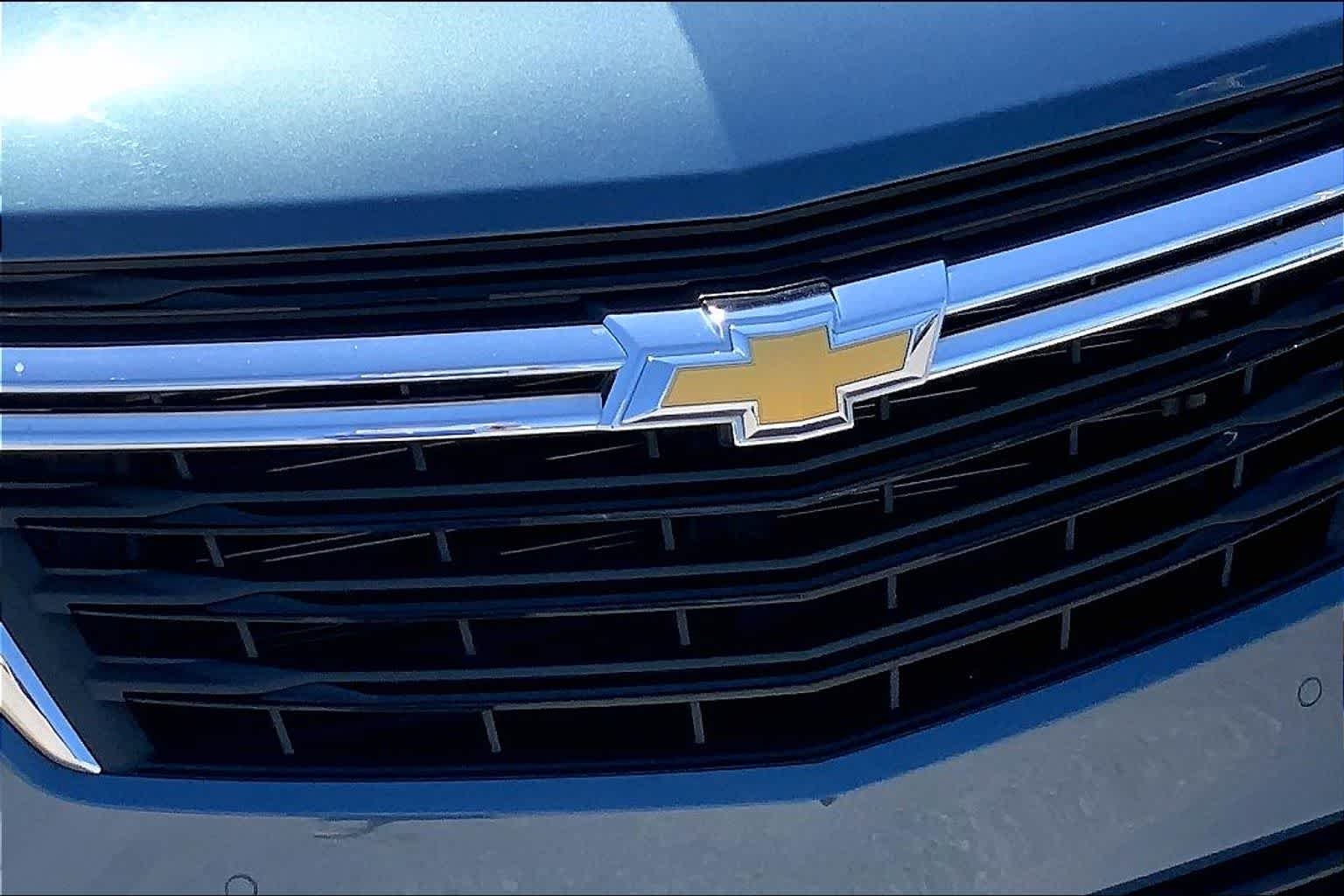 Used 2024 Lakeshore Blue Metallic Chevrolet LT image 29