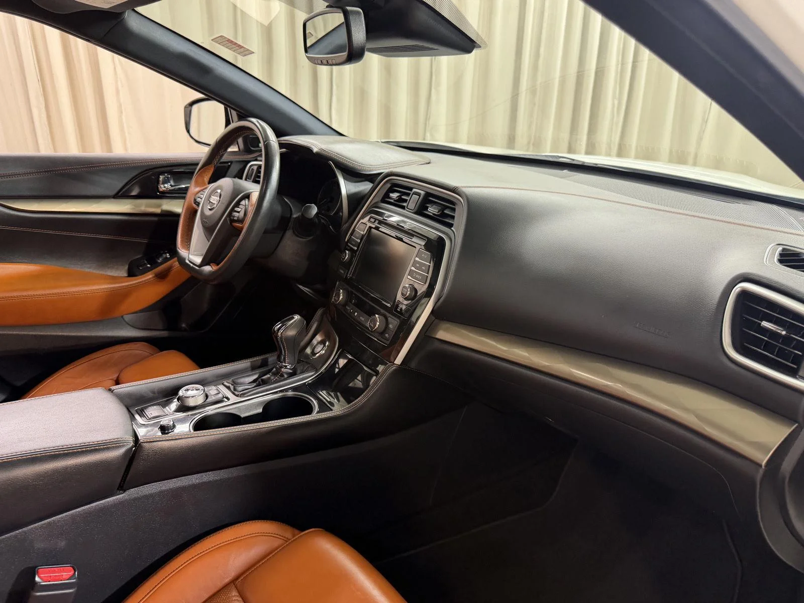 Used 2019 Pearl White Tricoat Nissan Platinum image 34