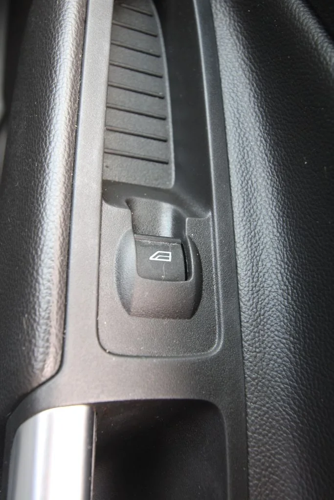 Used 2013 Frosted Glass Ford SE image 21