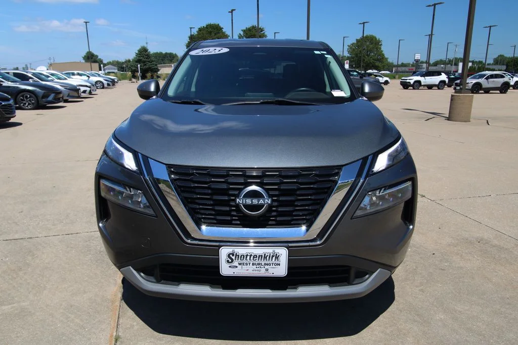 Used 2023 Gray Nissan SV image 2