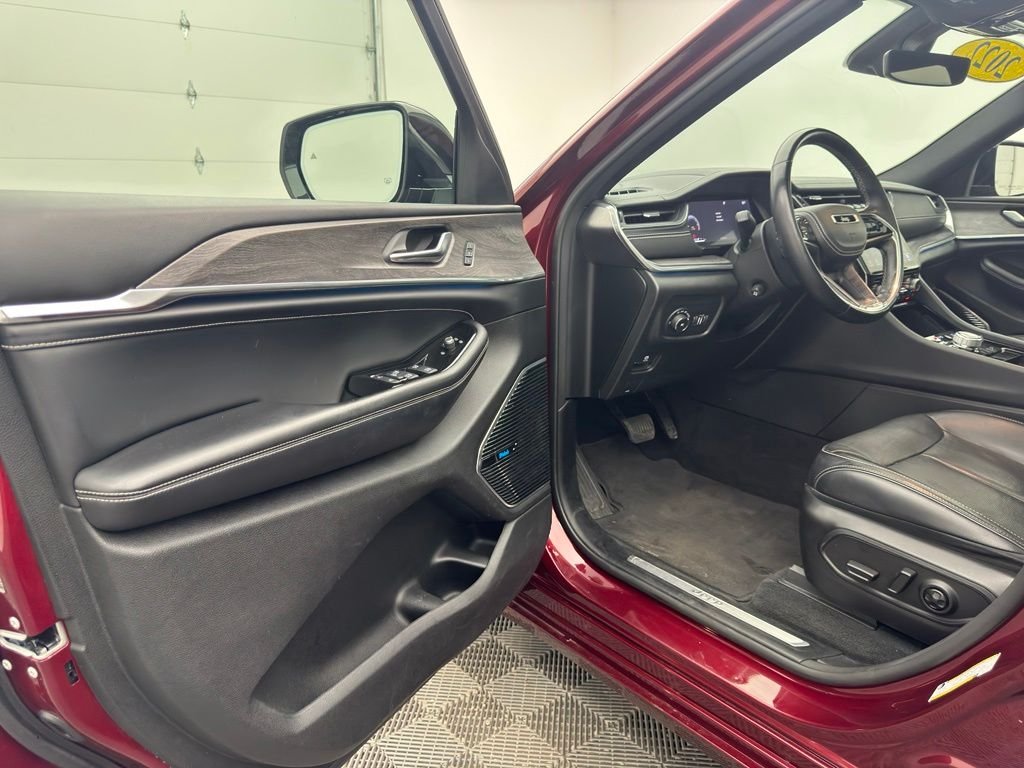 Used 2022 Velvet Red Pearlcoat Jeep Overland image 18