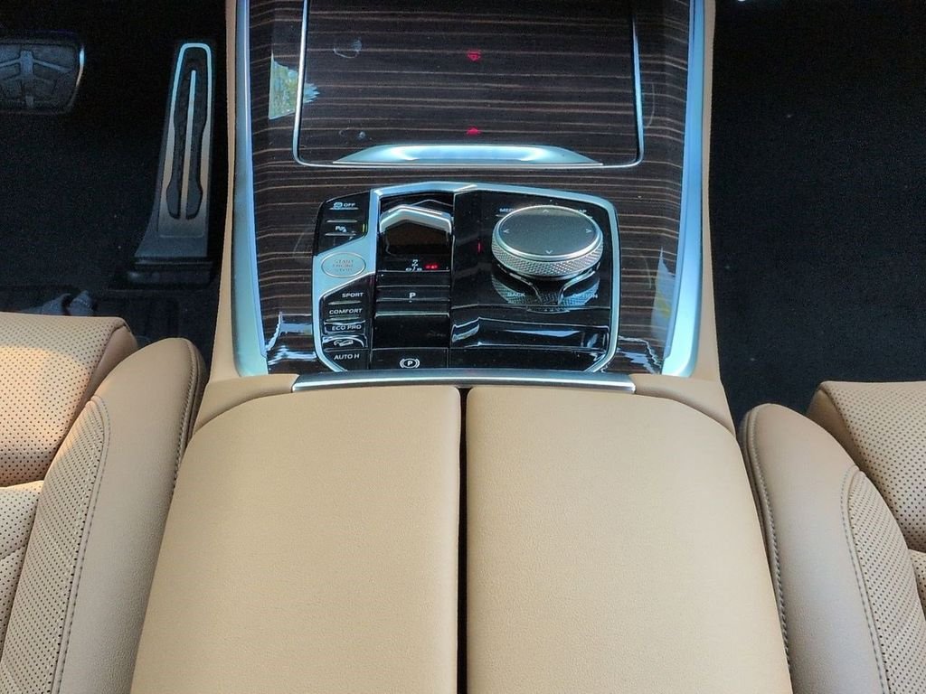 New 2026 Manhattan Green Metallic BMW xDrive40i image 19
