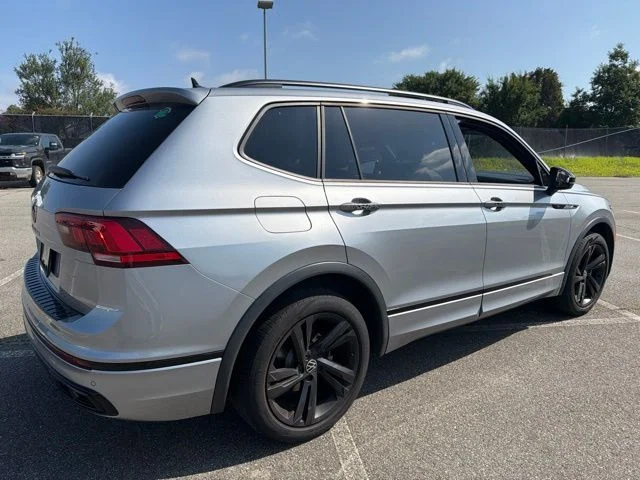 Used 2023 Silver Volkswagen 2.0T SE R-Line Black image 3