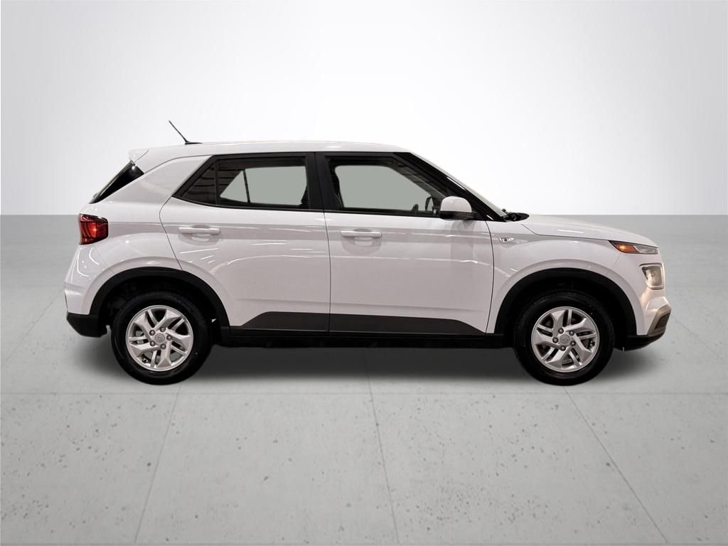 Used 2023 White Hyundai SE image 9