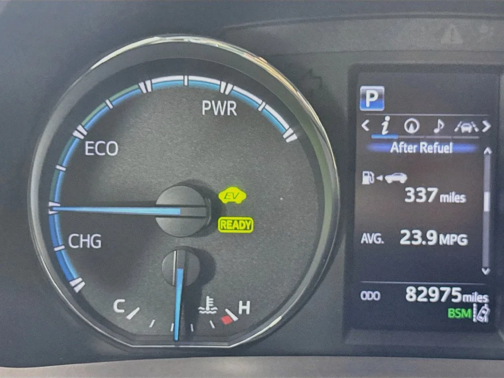Used 2018 White Toyota XLE image 14