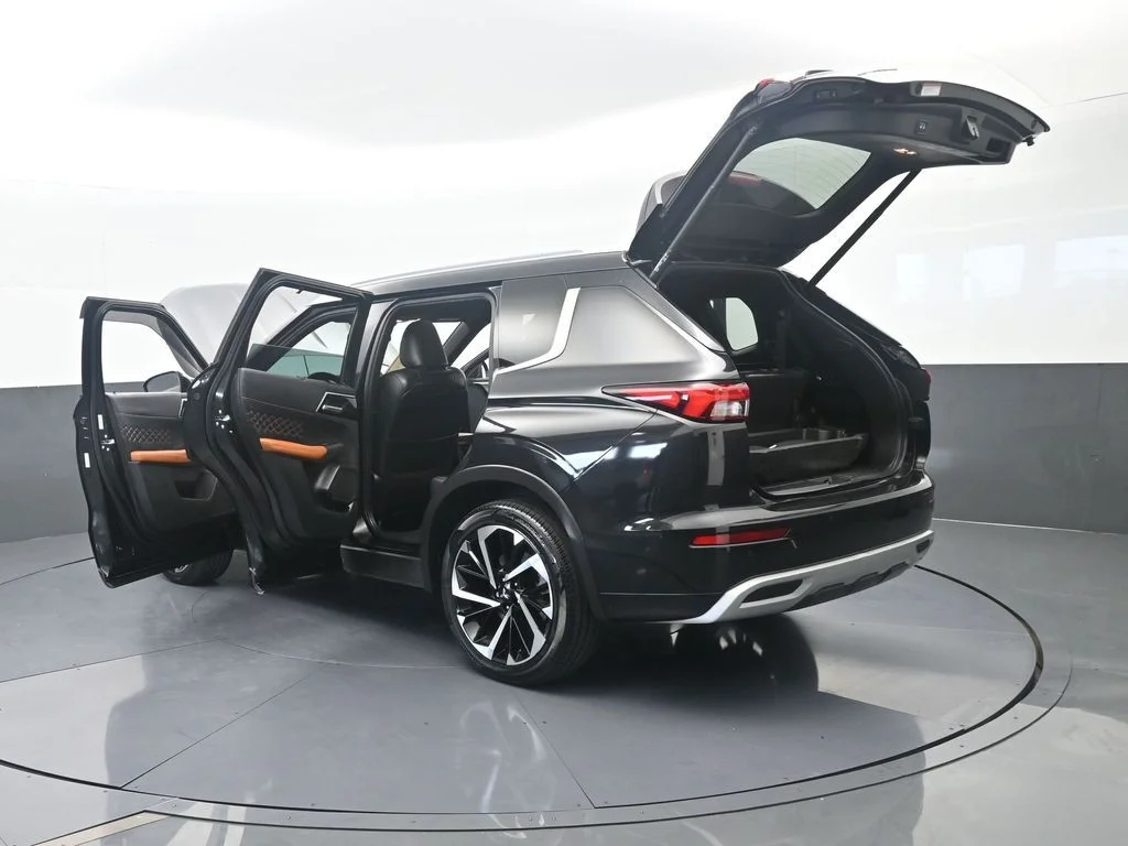 Used 2022 Black Mitsubishi SEL image 87