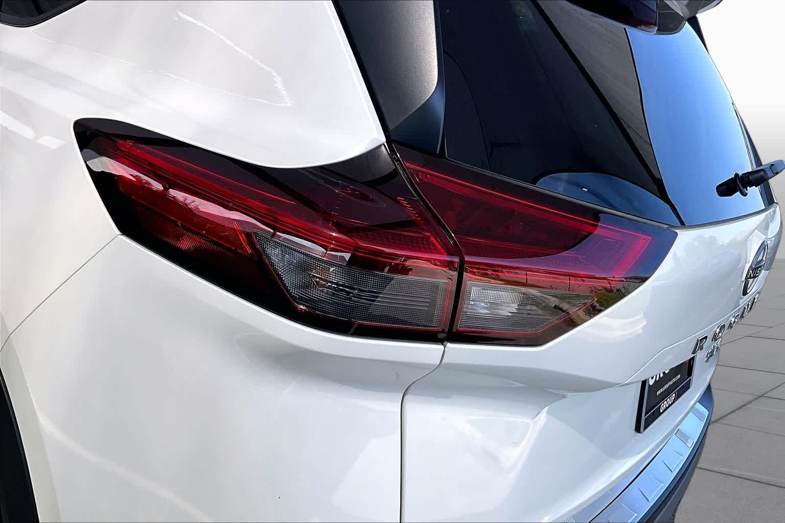 Used 2023 Pearl White Tricoat Nissan SV image 28