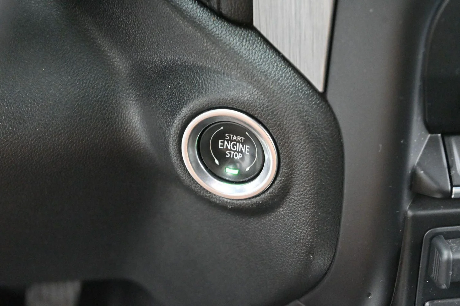 Used 2020 SATIN STEEL METALLIC GMC Denali image 29