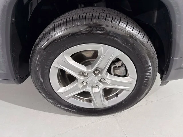 Used 2024 Gray Jeep Latitude image 12