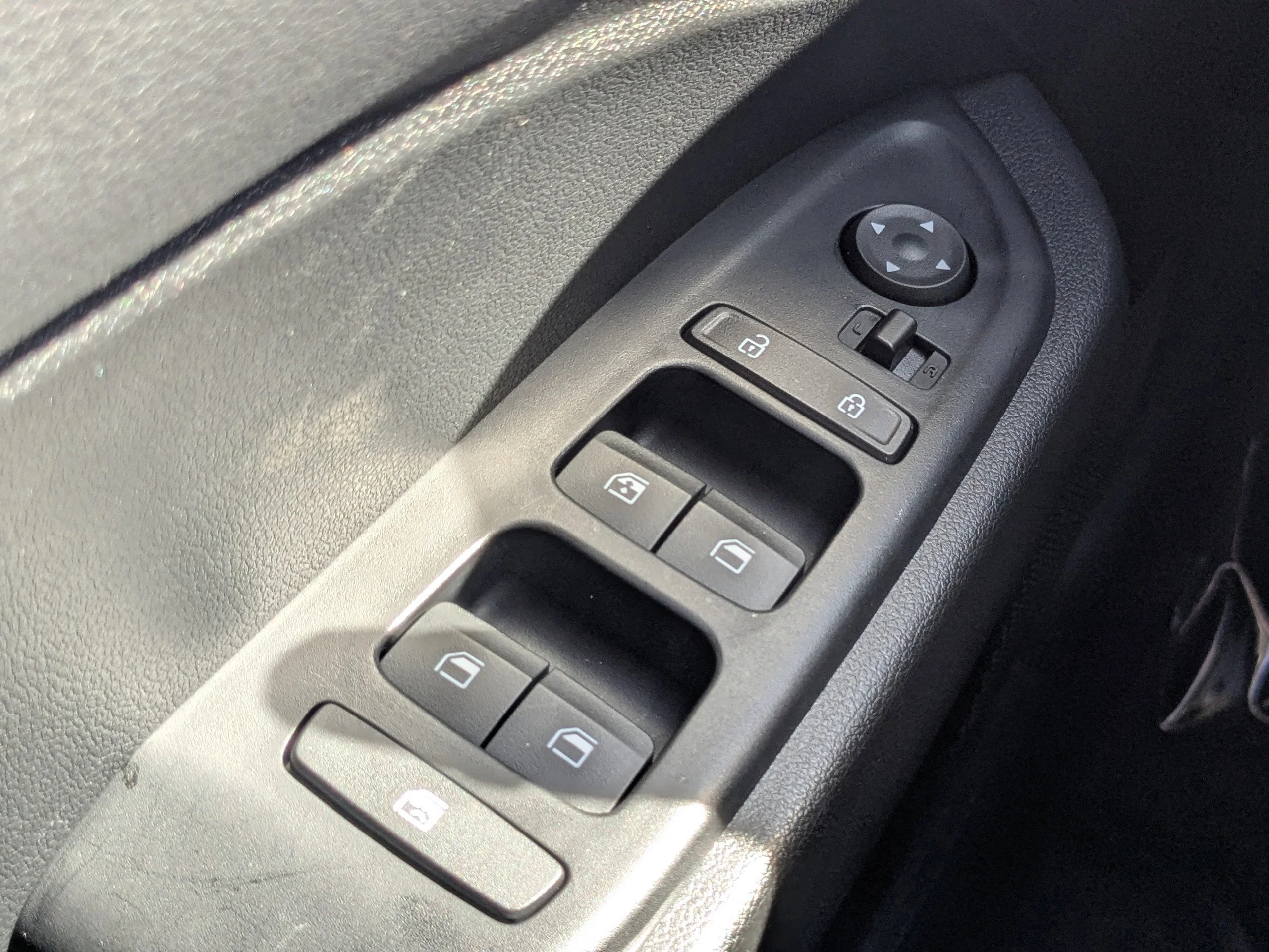 Used 2025 Lunar White Hyundai SEL image 19
