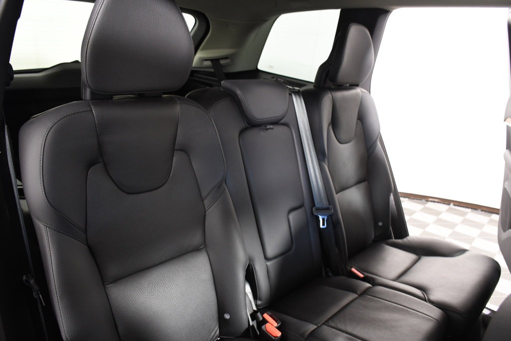 Used 2023 Onyx Black Metallic Volvo B6 Plus 7-Seater image 22
