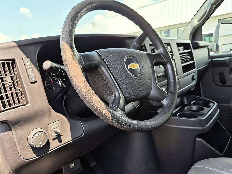 Used 2014 Summit White Chevrolet Work Van image 16