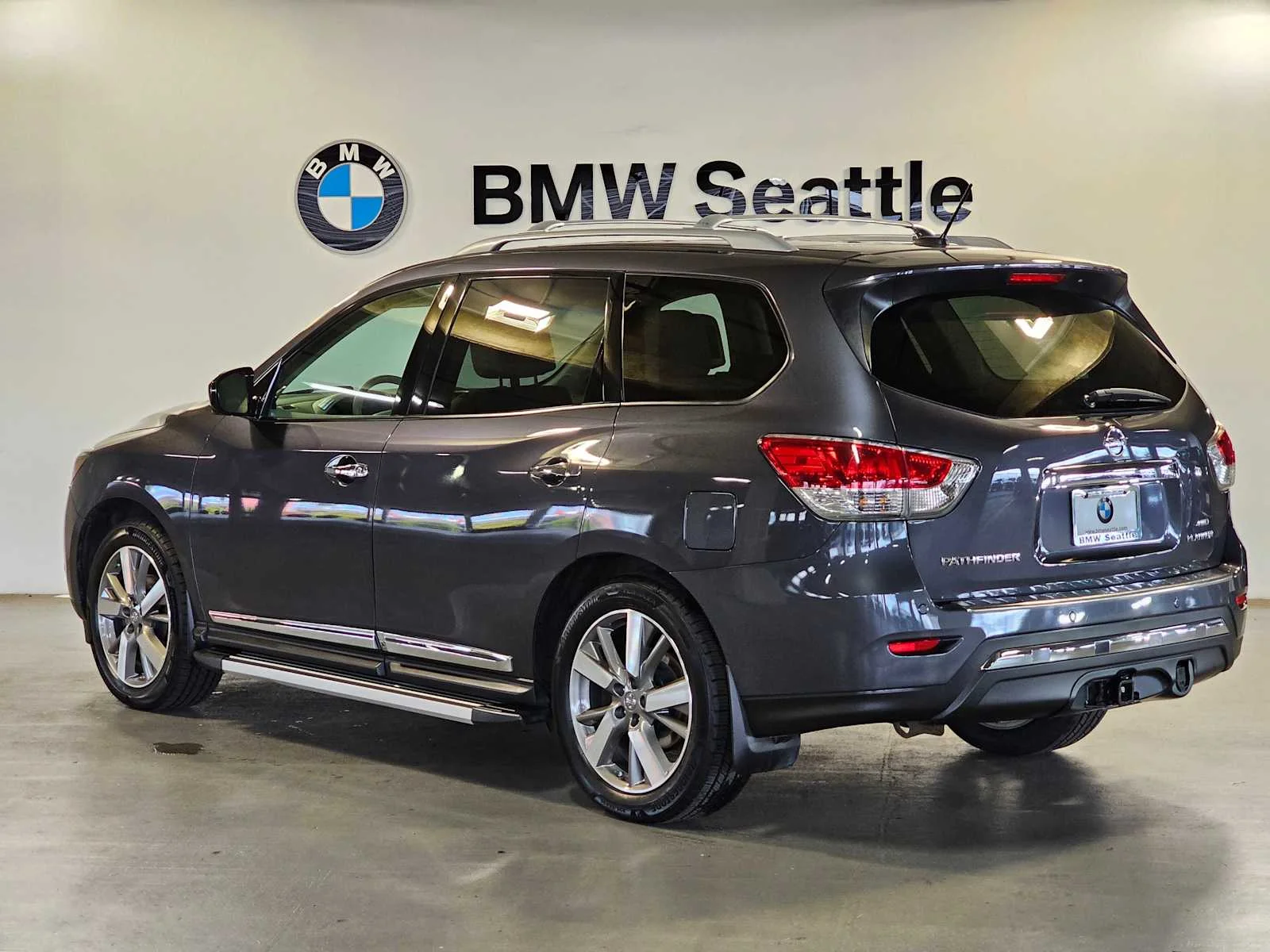 Used 2014 Dark Slate Nissan Platinum image 4