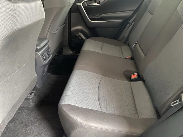 2025 Toyota RAV4 XLE - Photo 16